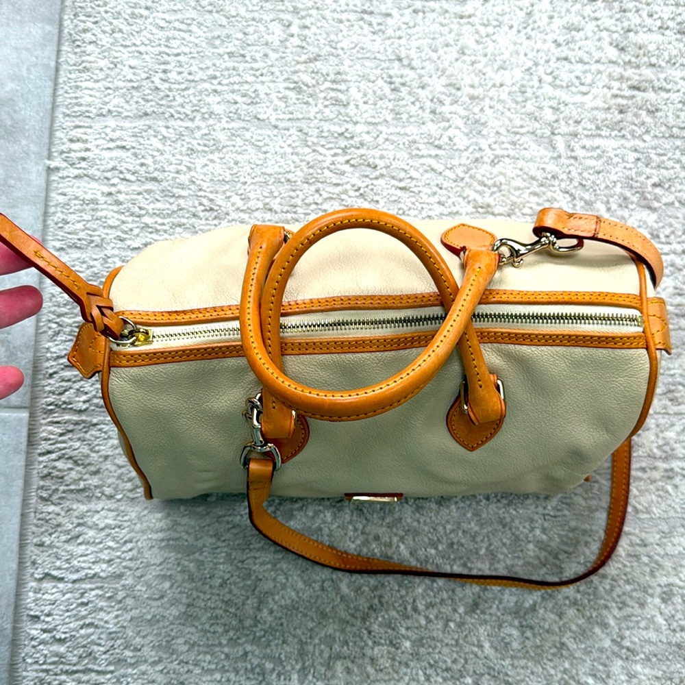 Dooney & Bourke 1975 Sorrento Barrel Satchel  - Sand - Excellent Condition - Picture 3 of 14